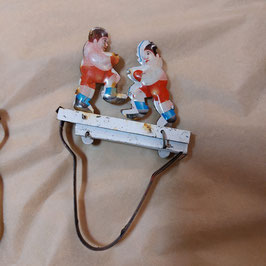 leuk vintage blikken speelgoed knijper met bewegende boksers, hoogte 13 cm prijs per stuk