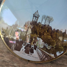 Prachtig antiek bol glas met prent van Parijs, waarin parelmoer is verwerkt, diameter 15 cm