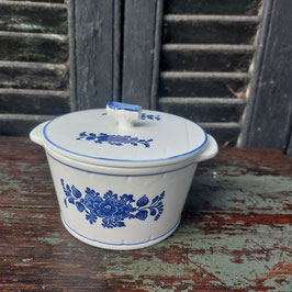 Mooie brocante ronde botervloot met blauw decor, afmetingen 8x12 cm