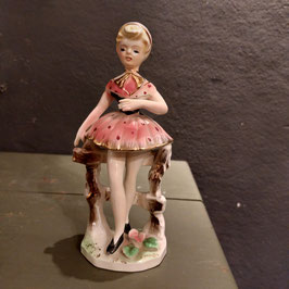 Sierlijk brocante beeldje van aardewerk van een ballerina, hoogte 17,5 cm