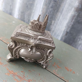 lief brocante sieradendoosje van ijzer, afmetingen 9 x 9 x 6 cm