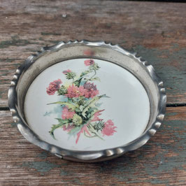 Mooie antieke onderzetter met tegel met roze bloemen, diameter 10 cm