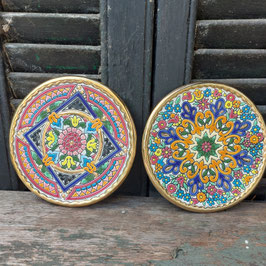 Prachtige handgemaakte en vergulde onderzetters van Cearco die je ook op kunt hangen, diameter 17,5 cm prijs per stuk