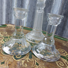 set van 2 brocante persglazen kandelaars, hoogte 13 cm prijs voor de set