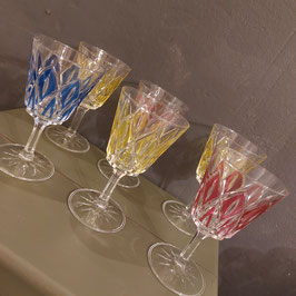 Set van 6 mooie brocante portglazen, met harlequin decor in geel, kobaltblauw en bordeaux rood. Afmetingen 13 x 7 cm prijs voor de set