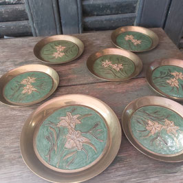 Chique brocante set van 6 cloisonnee onderzetters van 10 cm met flesonderzetter van 12,5 cm