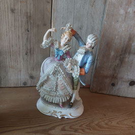 Mooi romantisch brocante beeld van kantporselein, 25 x 16 cm