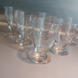 Mooie Franse brocante portglazen zonder steel met V en guirlande gravure, 10x7 cm prijs voor de set van 6