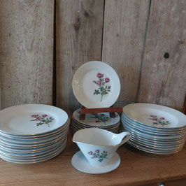 Mooi brocante servies met grote rozen van Kahla: