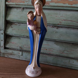 Mooi mariabeeld van porselein, met chip aan de zijkant, hoogte 22 cm