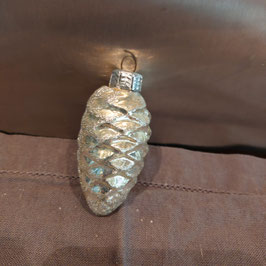 B1044 oude kerstbal zilver dennenappel 7,5 cm