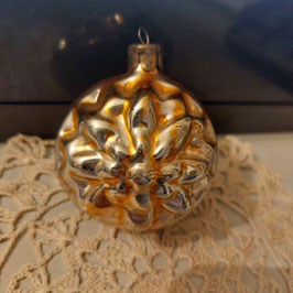B1137 oude kerstbal brons bloem 6 cm