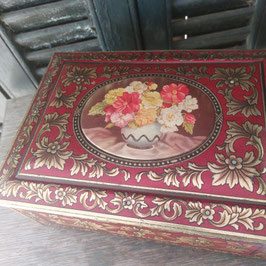 Groot brocante blik met rozen en ovale spiegel aan de binnenzijde, afmetingen 12 x 27 x 20 cm