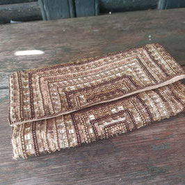 Leuk vintage make up tasje bezaaid met kraaltjes en pailletjes, afmetingen 11 x 21 cm