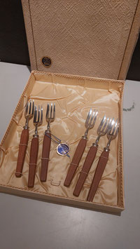 mooie lange vintage gebaksvorken met teakhouten handvat in doos, lengte 16,5 cm