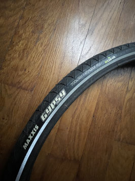 PNEU MAXXIS GYPSY   /  700x38 C NEUF