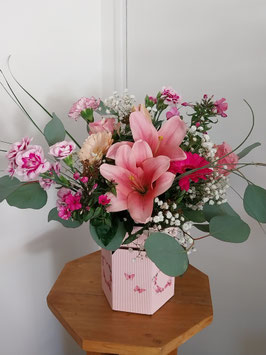 Bouquet rond avec réserve d'eau ton rose