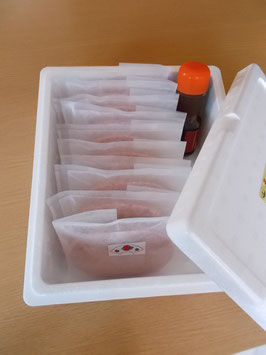 与一和牛100％生ハンバーグ、BIG200g　10個入り2kg（ステーキソース付）