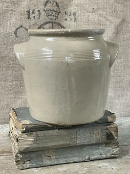 Schöner franz. Steintopf mit Muschelgriffen / 2