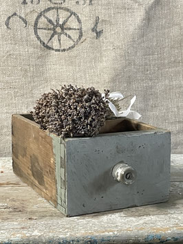 Alte schöne Holzschublade