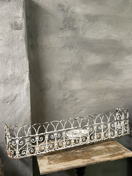 Antikes französisches Balkon Pflanzregal mit sehr schöner Patina