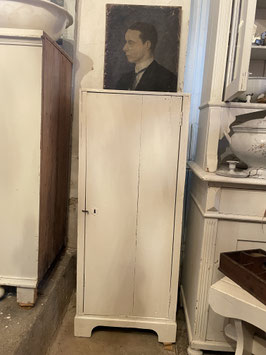 Antiker schlichter Schrank mit Regalen !
