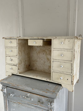 Dieses Schubladen Wandregal im orig. Lack ...ist etwas Vintage / Shabby Liebhaber !