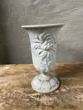 Französische Eisenvase mit schöner  Patina