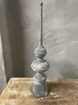 Dekorative Zinkspitze mit schöner Patina / gefunden in Frankreich