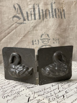 Schöne doppelte Schokoform mit Schwan Motiv