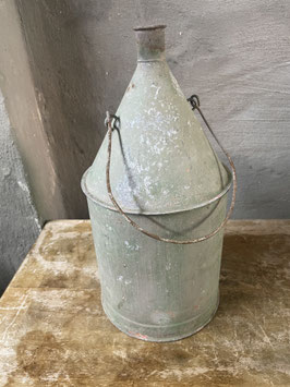 Zinkkanne mit schöner grüner Patina