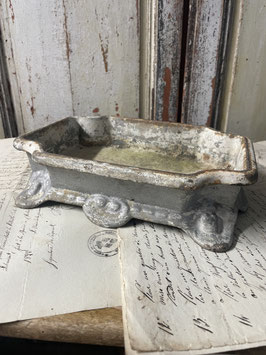 Dekoratives Tabaknapf mit traum Patina