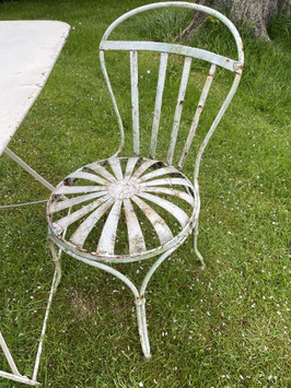 Besonderer franz. Gartenstuhl mit sehr schöner Patina