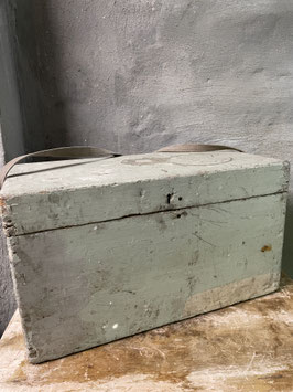 Schöne alte dekorative  Werkzeugkiste mit Patina