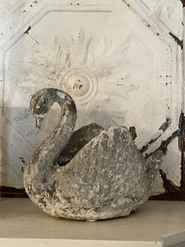 Charmanter Traumhafter Schwan ( Stein )  sein Patina Kleid spricht für sein Alter ! Gefunden in Frankreich !