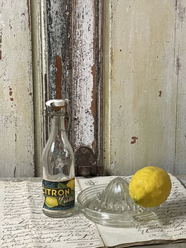Schöne dekorative Limonaden Glas Flasche