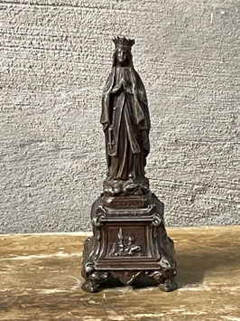 Antike schöne Madonna auf Sockel / gefunden in Frankreich