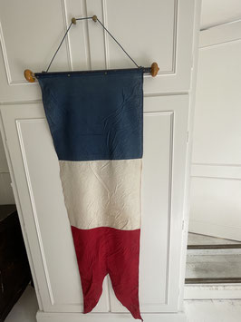Französische Flagge in einem sehr guten zustand / gefunden in Frankreich