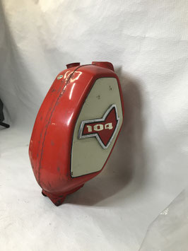 RÉSERVOIR AVEC DECOR ORIGINE  PEUGEOT 104 BLANC/ROUGE                      EMPL ET3