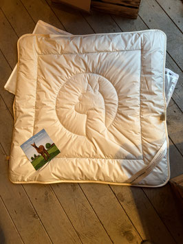 Babybettdecke Format 80 x 80 cm  Füllung 450 g Alpakawolle von unseren Tieren