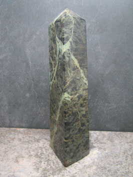 Serpentijn obelisk / toren