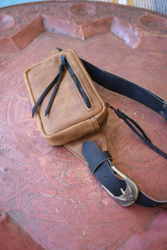 Sacoche banane en cuir marron effet vieilli