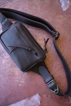 Sacoche banane en cuir marron chocolat