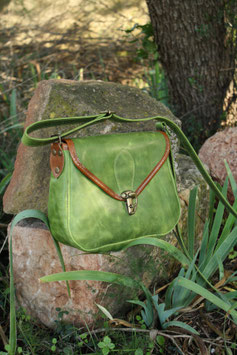 Ninou besace en cuir vert