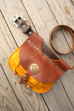 Escarcelle en cuir acajou et jaune N°10