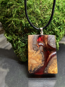 Anhänger aus Holz und Harz