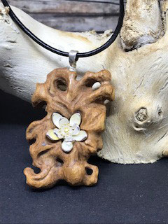Anhänger  aus Holz