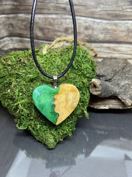 Herz Anhänger aus Holz und Harz