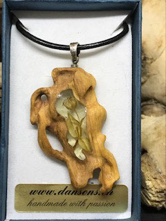 Anhänger  aus Holz