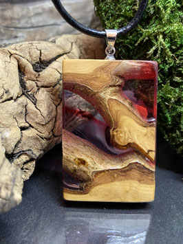 Anhänger aus Holz und Harz